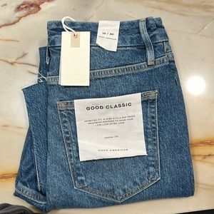 Good American Good Classic Raw Hem straight leg jeans. Blue940